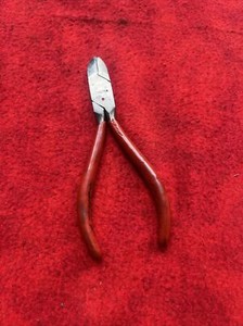 VIGOR SWEDEN 504 1/2 PLIERS SIDE CUTTING JEWELRY PLIERS  (t46)
