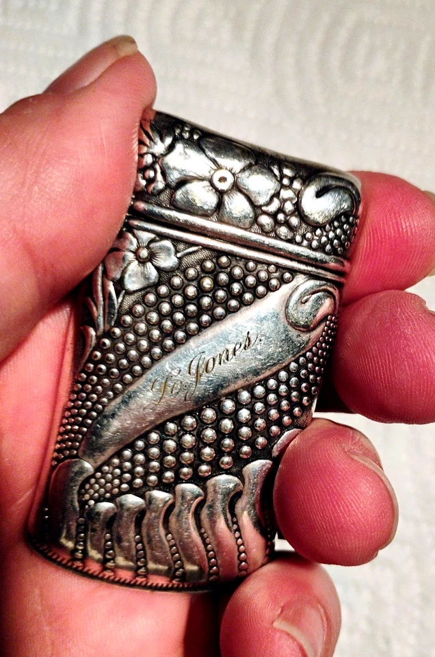 Antigua caja fuerte Art Nouveau de plata de ley de 1892 Foto 2 de 4