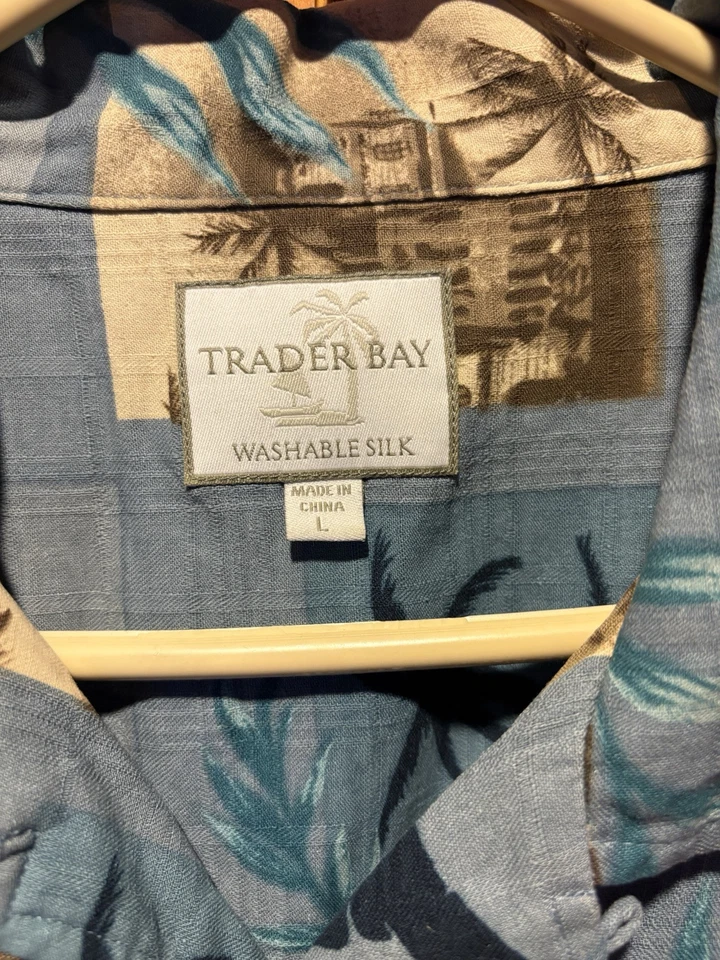Trader Bay Washable Silk Mens Large Blue Floral Button Short Sleeve Hawaii Shirt - Image 3 of 4