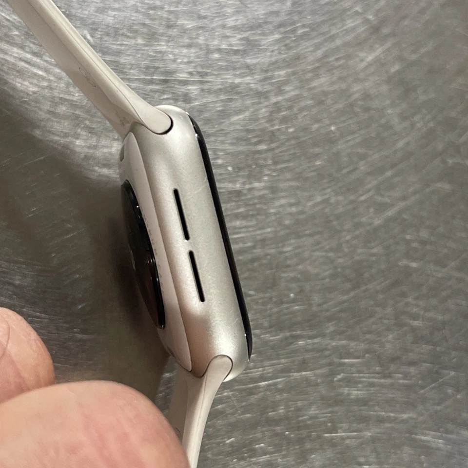 GPS Only Apple Watch SE 2nd Gen 40MM Starlight Aluminum A2722 - Image 4 of 4