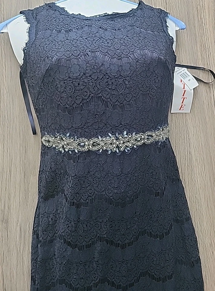 Betsy & Adam Formal Lace Dress. Navy Blue Long Sleeveless. Size 6 Petite. NWT - Image 2 of 4