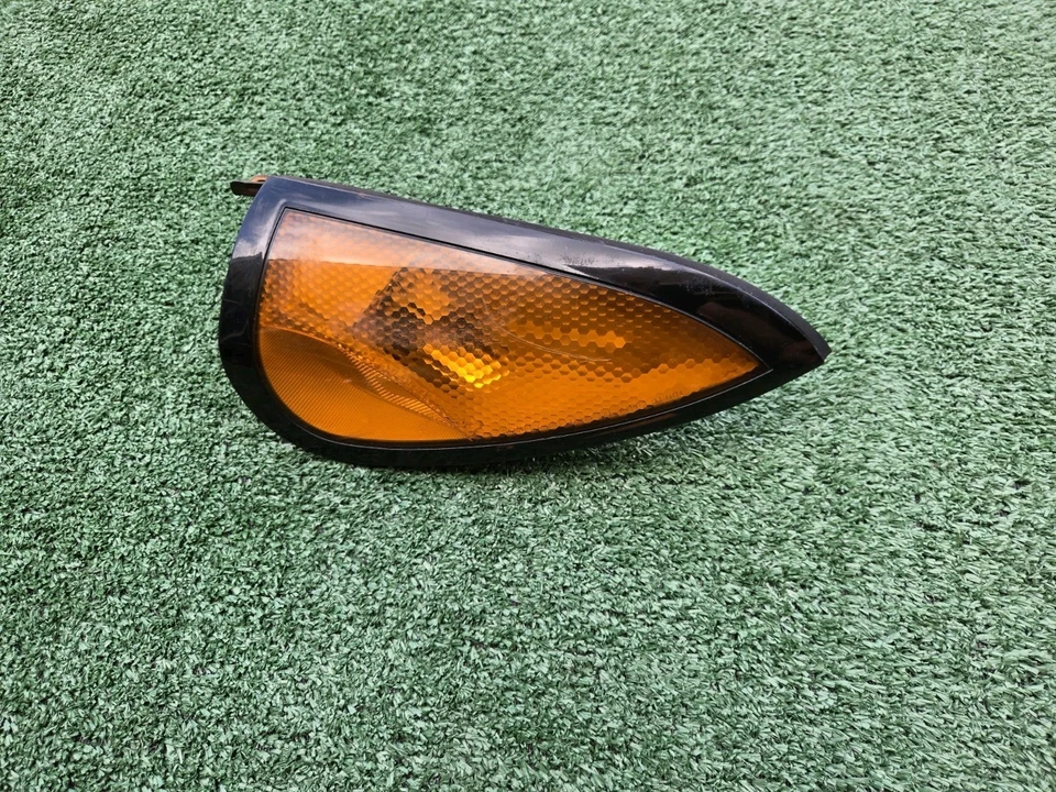 Dodge Stealth 1993-1996 luz de señalización delantera derecha señal de giro pasajero fabricante de equipos originales Foto 2 de 4