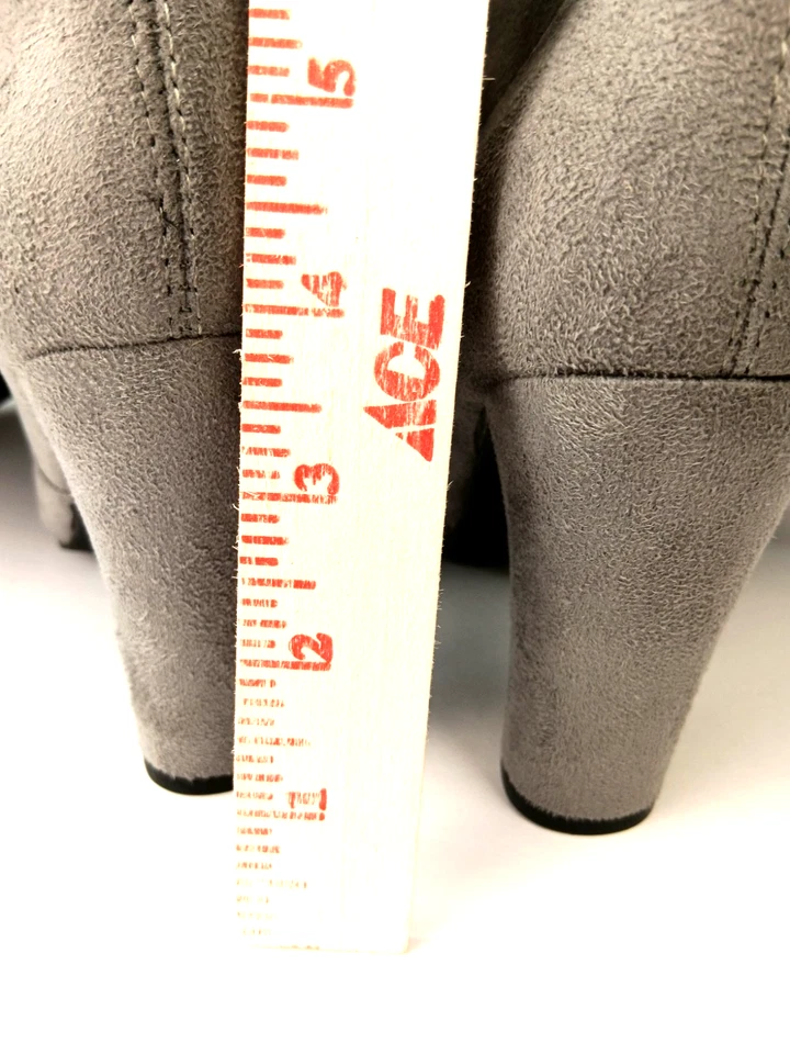 Women's Thigh High Dove Gray Boots, Size 7.5M, New in Box, Soft Faux Suede, NICE - Image 4 of 4