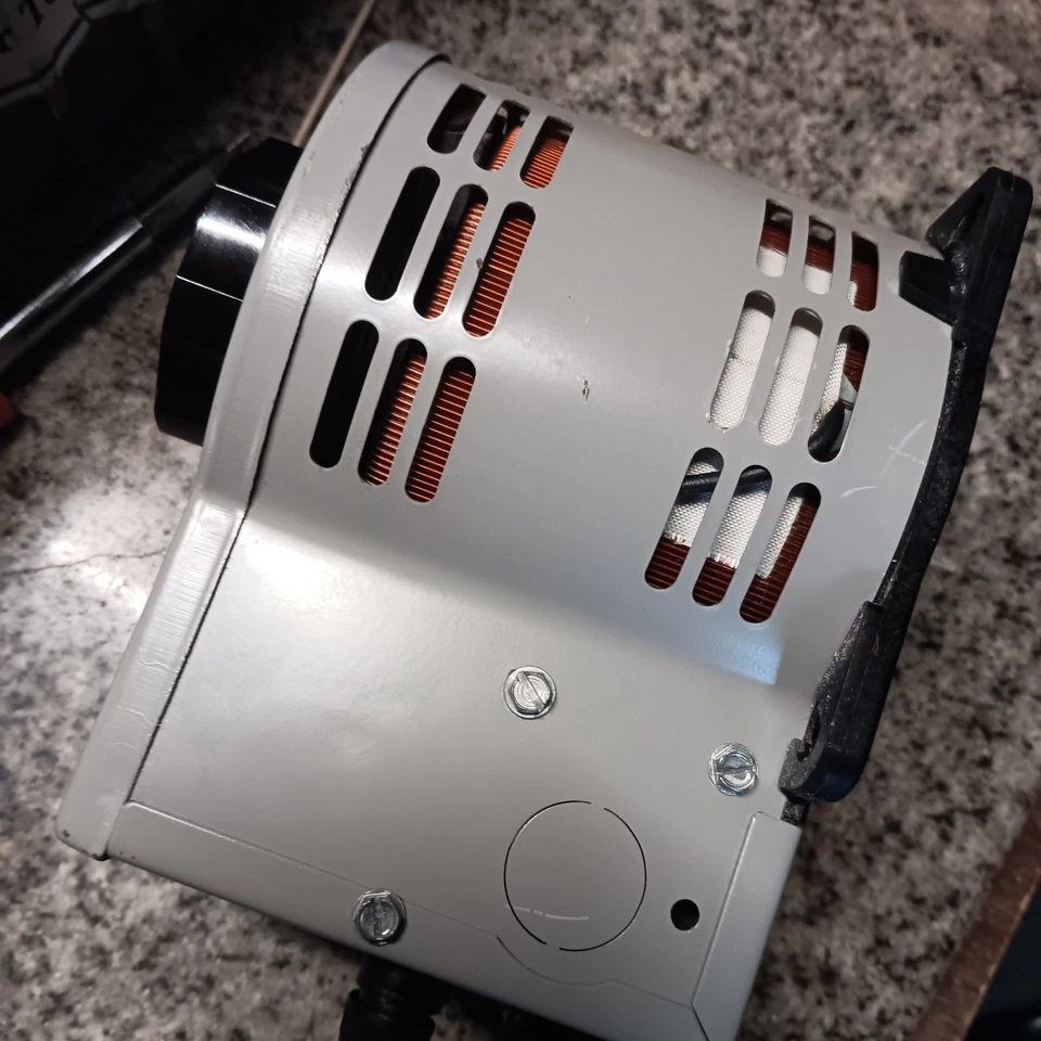 Staco Energy 3PN1010B Variable Autotransformer Variac In 120V Out 0-140V 10AMP - Image 3 of 4