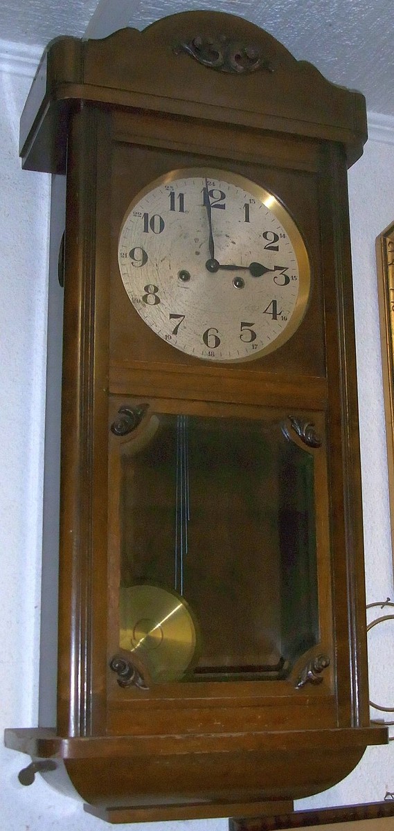 Uhr Aufziehen Wanduhr Gong Einstellen Alte Pendeluhr Mit Gewichten