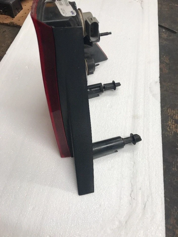 Luz trasera lado del conductor TYC 2005-2007 para Ford Focus 11-6094-01 Foto 4 de 4