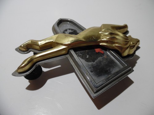 Vintage Chrysler New Yorker Lion Grille Emblem 193883 - Picture 3 of 7