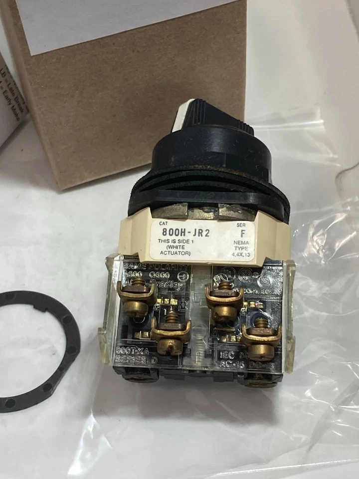 ALLEN BRADLEY 800H-JR2A SELECTOR SWITCH 3 POSITION MAINTAINED 1NO/1NC SERIES F - Image 2 of 3