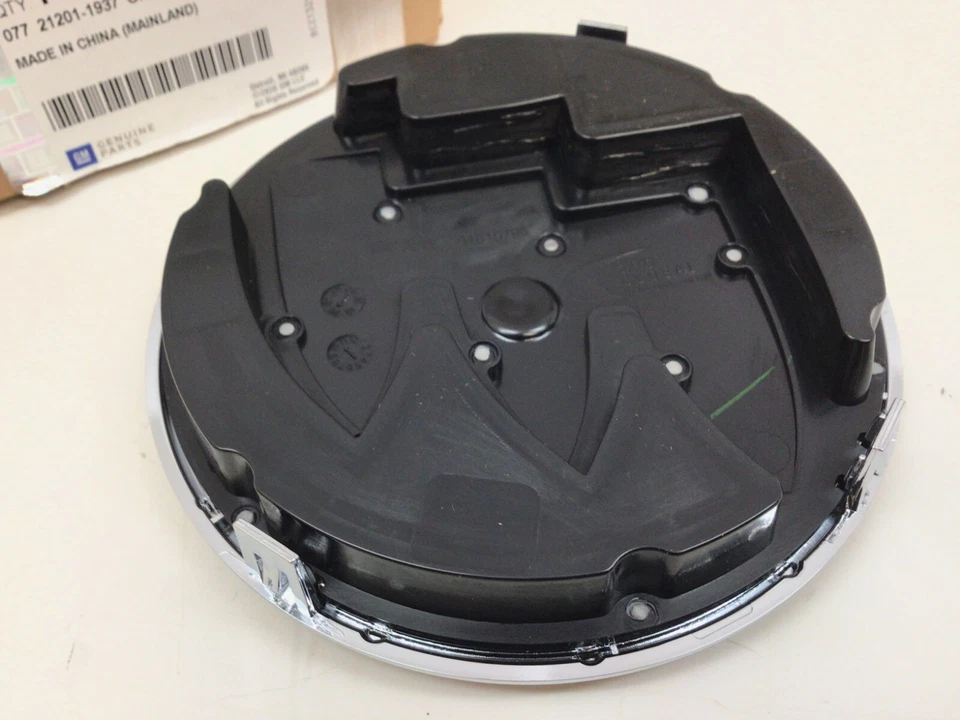 2018-2021 Buick Enclave front grille chrome black Tri Shield Emblem new OEM - Image 2 of 4