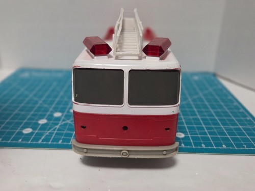 Tonka 13” Fire Engine Truck w/ Ladder 2004 Funrise #05347 Hasbro Lights & Sound - Picture 4 of 5
