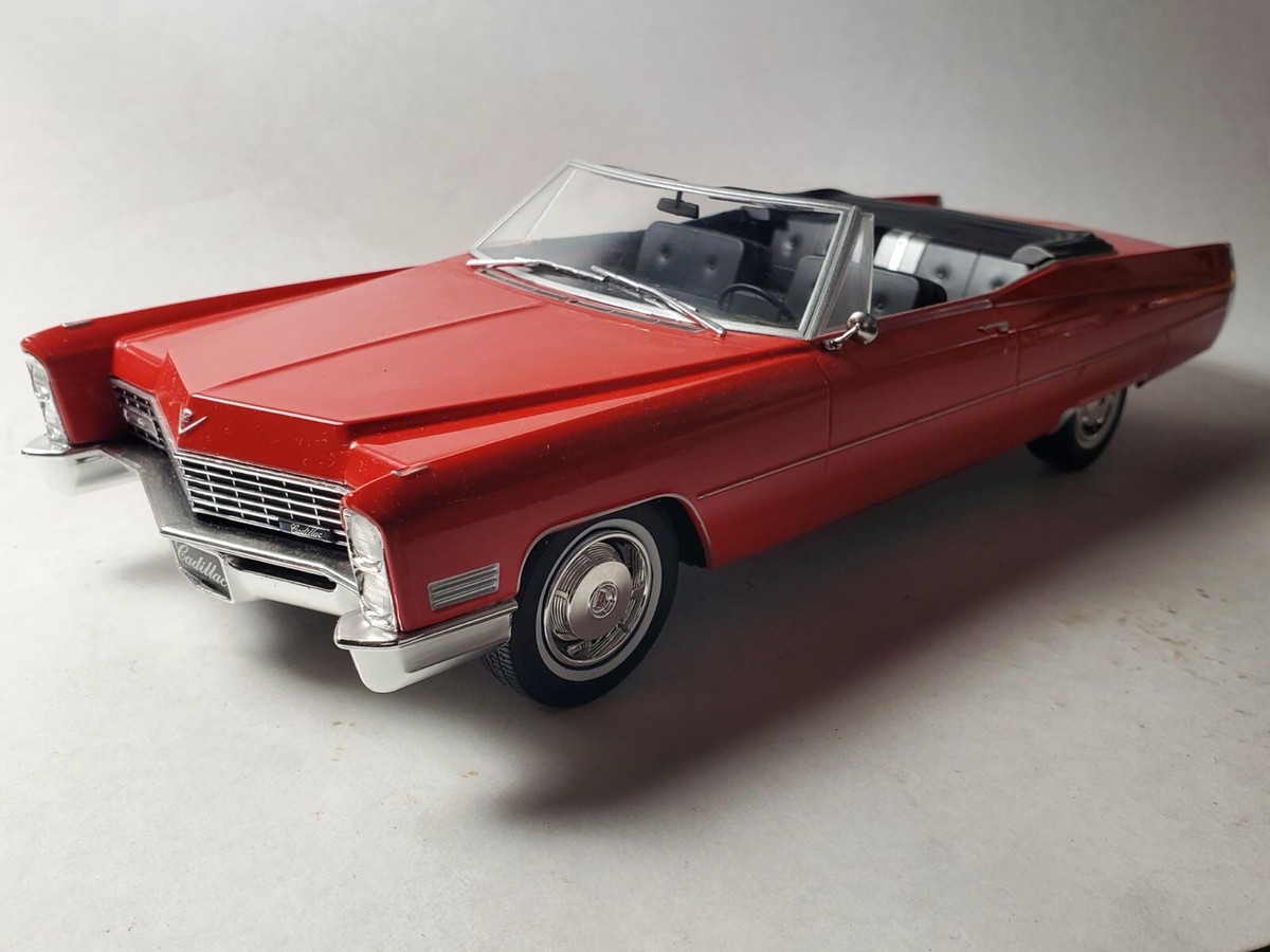 Cadillac Deville Convertible 1968 Open Red Diecast Model Car