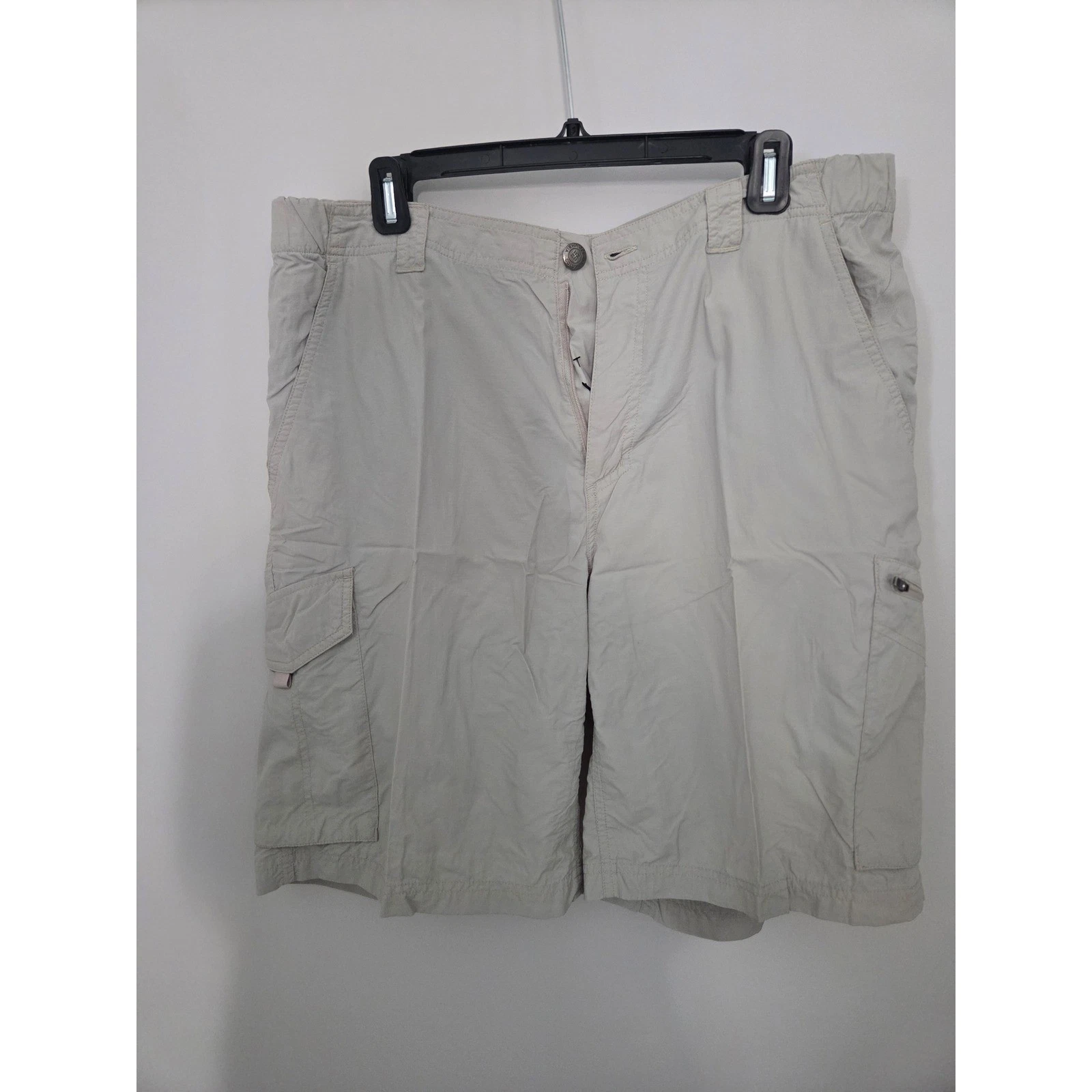 Columbia Mens Omni-Shade Cargo Shorts Tan Khaki Size 36 Hiking Fishing Outdoor