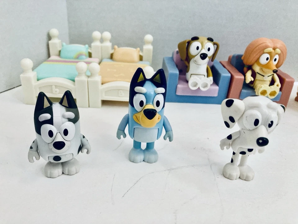 Bluey & Friends家庭娃娃屋家具替换件带5个玩偶 — 第 2/4 张图片