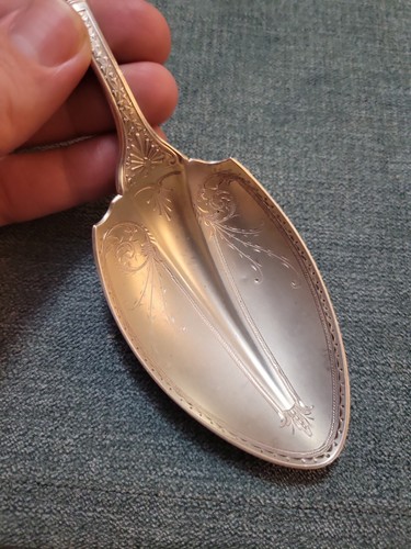Vintage R & W Wilson Sterling Silver Engraved Serving Spoon - Picture 2 of 9