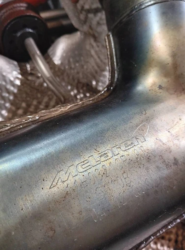 Tubo recto de escape deportivo MCLAREN MP4-12C 2012-2014 OEM 11H0321CP Foto 2 de 3