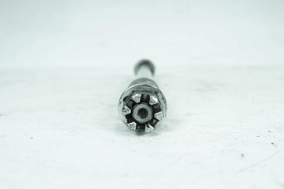 Harley Touring Electra Glide 1996 FLHT eje de rueda trasera eje de perno Foto 2 de 4