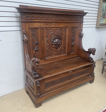 LARGE ANTIQUE ITALIAN RENAISSANCE REVIVAL CARVED WALNUT HALL BENCH SETTLE