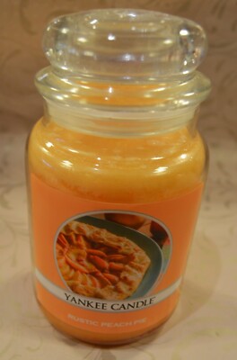 Yankee Candle Housewarmer Duftkerze Rustic Peach Pie, 623 g, aus England