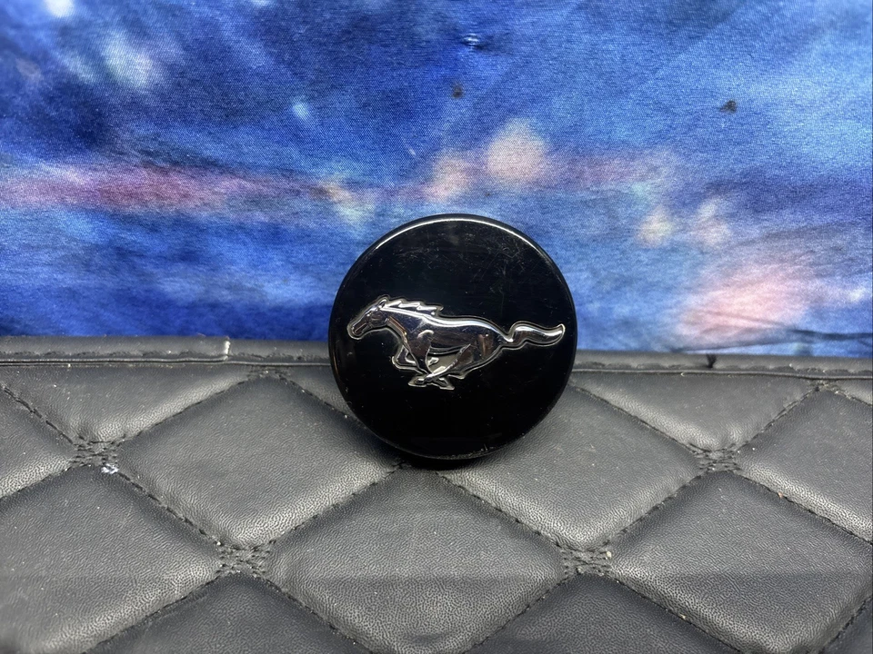 FORD MUSTANG BLACK AND CHOMRE OEM CENTER CAP 15 16 17 18 2019 2020 FR3C 1S096 AD - Image 2 of 4