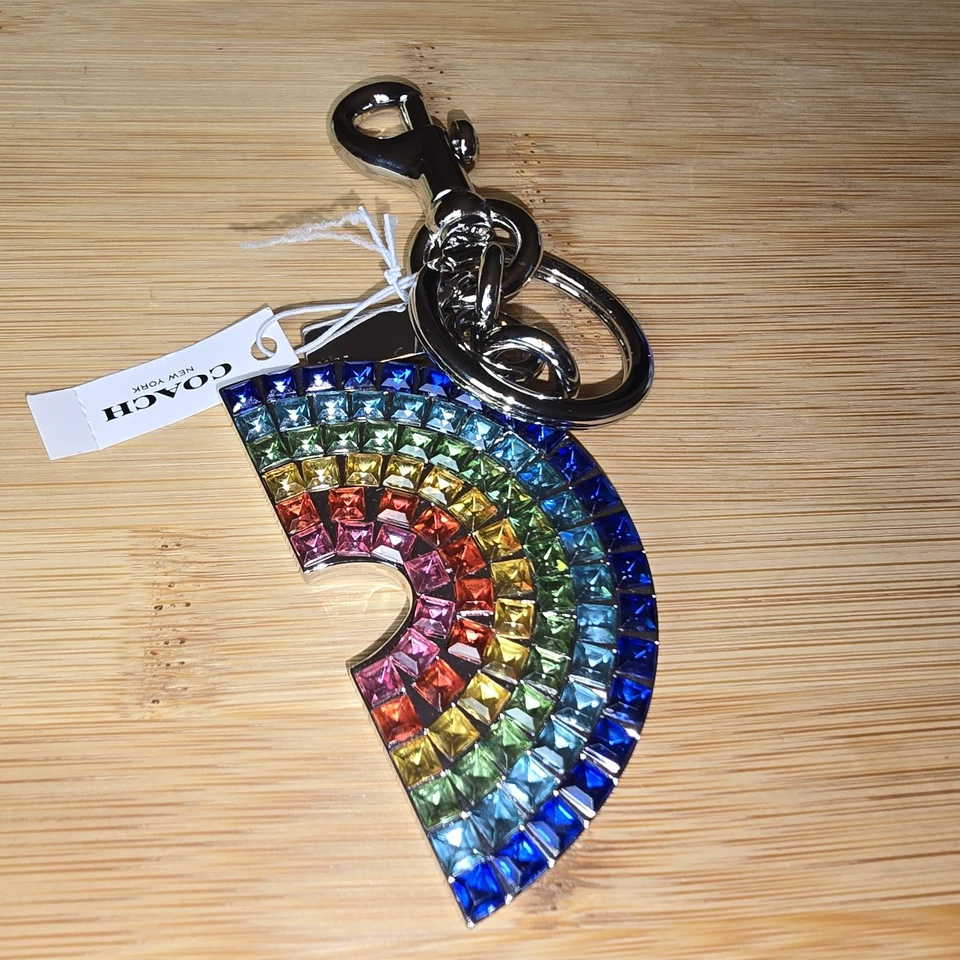 Raro Coach Rainbow Crystal Charm F65128, 2019 Sunset Outlet exclusivo Pre Pride Foto 3 de 4