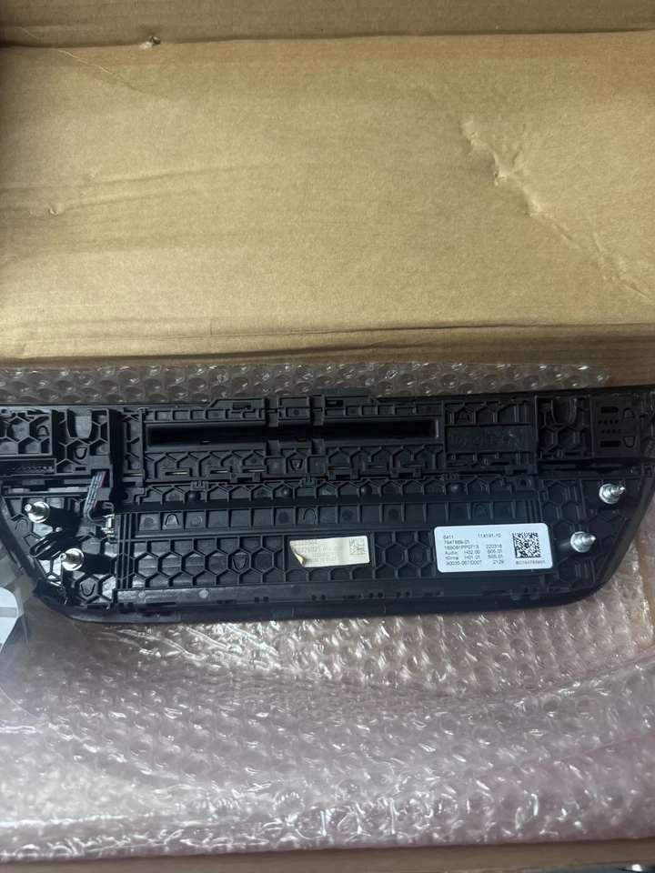 BMW G30 Heater Radio Panel Repair Kit With Additional Buttons - Image 2 of 3