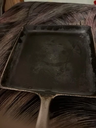 early wagner ware square cast iron patten 1103d warped gd con