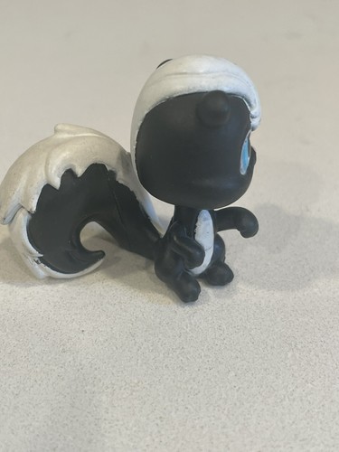 Littlest Pet Shop LPS #85 Skunk Black White Blue Eyes - Picture 7 of 9