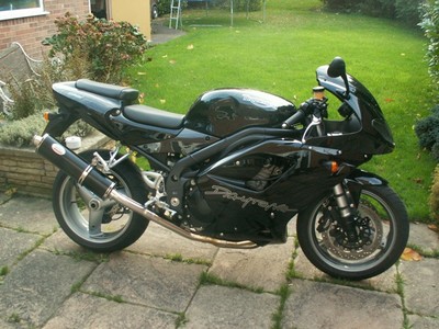 Triumph 955i Daytona 01-06 schwarz rund Straßenzulassung Performance Auspuff