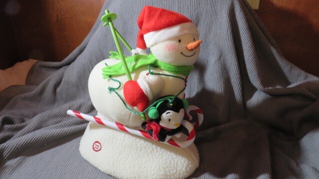 2012 Hallmark Jingle Pals Swooshin Duo Musical Holiday Plush - Works