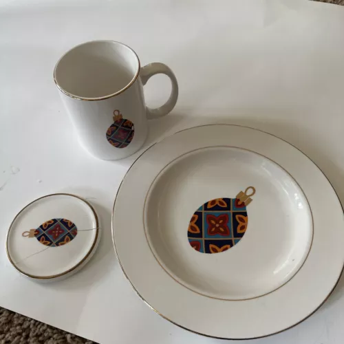 Gibson Everyday Christmas Ornament 9" Luncheon Plate And Matching Cup With Lid
