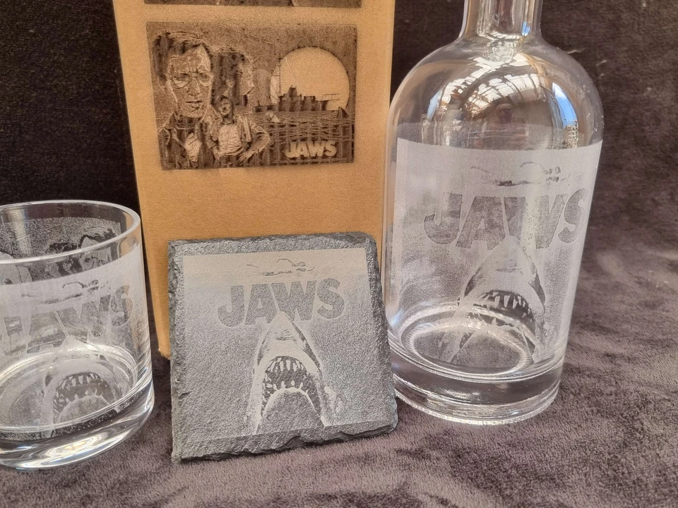 Jaws decanter box set can be personalised - Image 2 of 4