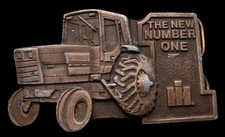 HL28126 VINTAGE 1970s  INTERNATIONAL HARVESTER   1 TRACTOR BUCKLE