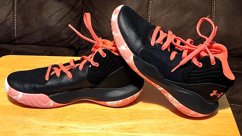 Tenis de baloncesto Under Armour Jet 21 para niños 6 años negro coral, para mujer 7,5/8 Foto 2 de 4