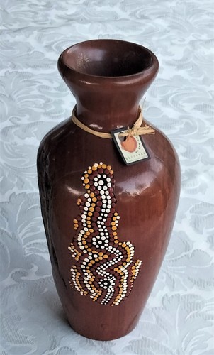 VINTAGE TURNED RED GUM TIMBER VASE WITH ABORIGINAL DOT PAINTING SIGNED - Picture 2 of 11