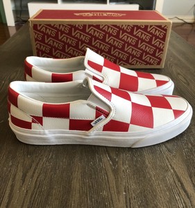 vans vermelho e branco