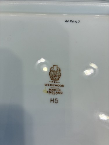 VINTAGE WEDGEWOOD Posy Sprays Square Platter H5 W3043 England 9" x 10 5/8" - Picture 5 of 9