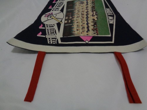1964 NY Yankees Full Size Pennant Complete with Orig Team Pic and Year Sash - Picture 16 of 16