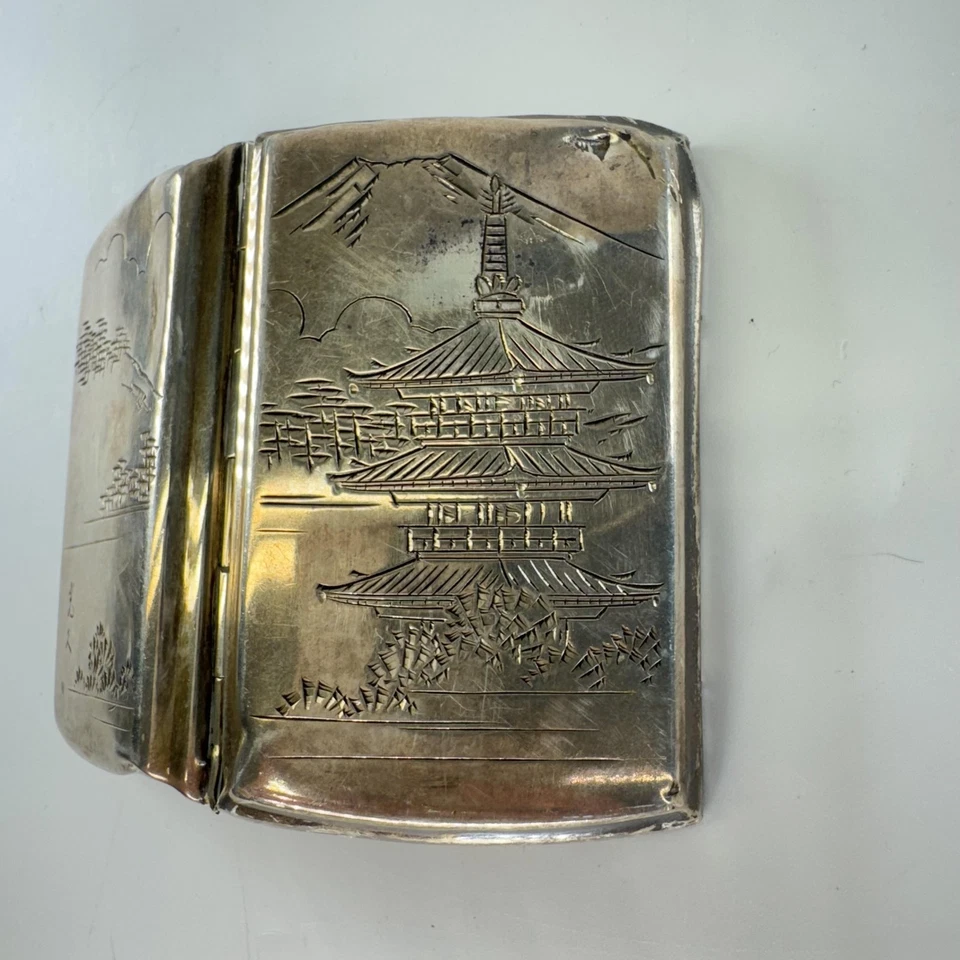 Caja de cigarrillos japonesa de colección Sterling 950 pagoda grabada escena Monte Fuji Japón 70 g Foto 2 de 4