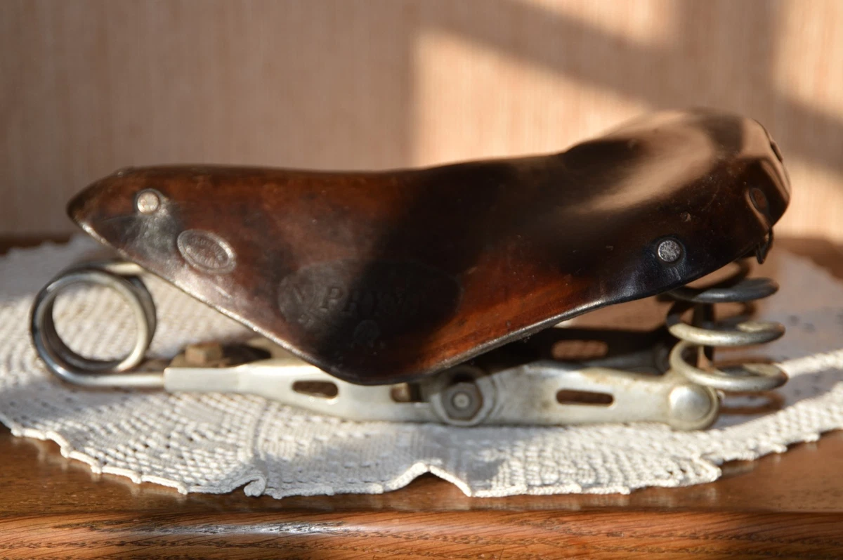 ANCIENNE SELLE DE vélo PERJOHN en cuir de 25 cm EUR 19,99 - FR ANCIENNE SELLE DE vélo PERJOHN en cuir de 25 cm EUR 19,99 - FR
