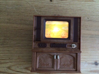 slyvanian family voll funktionsfähiger Fernseher braucht Batterien nur eine Folie