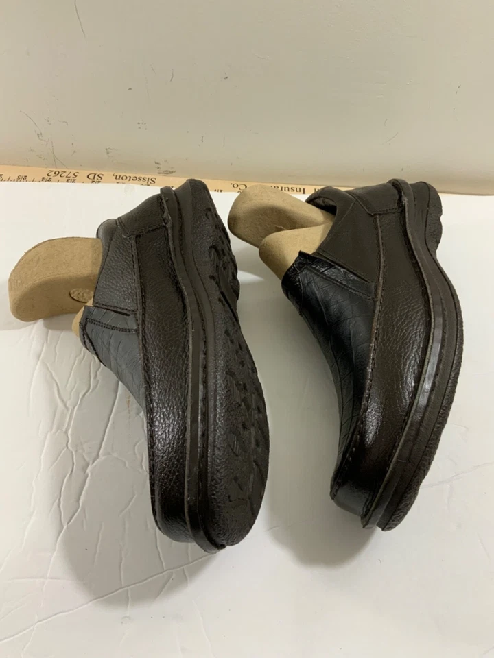 ROPER MEN'S CLASSIC CROCO STYLE LEATHER BROWN SLIP-ON SHOES SZ 8 NEW - Image 3 of 4