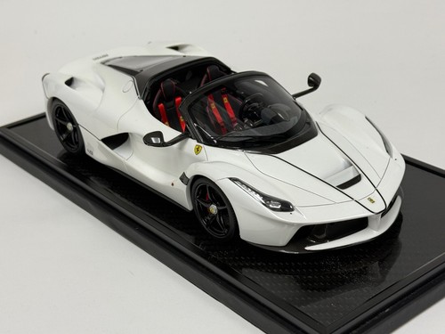 1/18 Ferrari La Ferrari in Gloss White Carbon Fiber Base #01 of 15 SE1006 - Bild 5 von 11