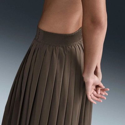 Size M Nike 24.7 PerfectStretch Women's Dri Fit Pleated Skirt