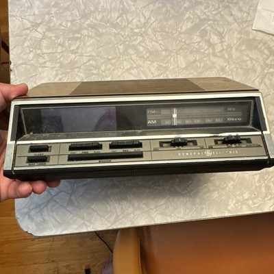 General Electric 7-4668A Digital Clock Radio AM/FM Snooze Sleep Timer Walnut