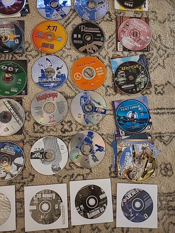 Gran Lote de 37 RAROS Juegos de Computadora PC CD-ROM Lote Mixto Años 90 2000 Paquete Y2k Foto 3 de 4