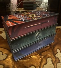 A Curse So Dark And Lonely Trilogy - DEUTSCHE...