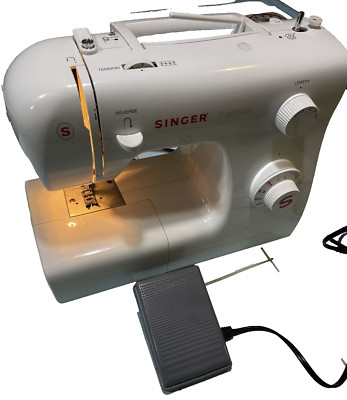 Singer Sewing Machine Model 2250 Tradition Electric + Plus Accessories