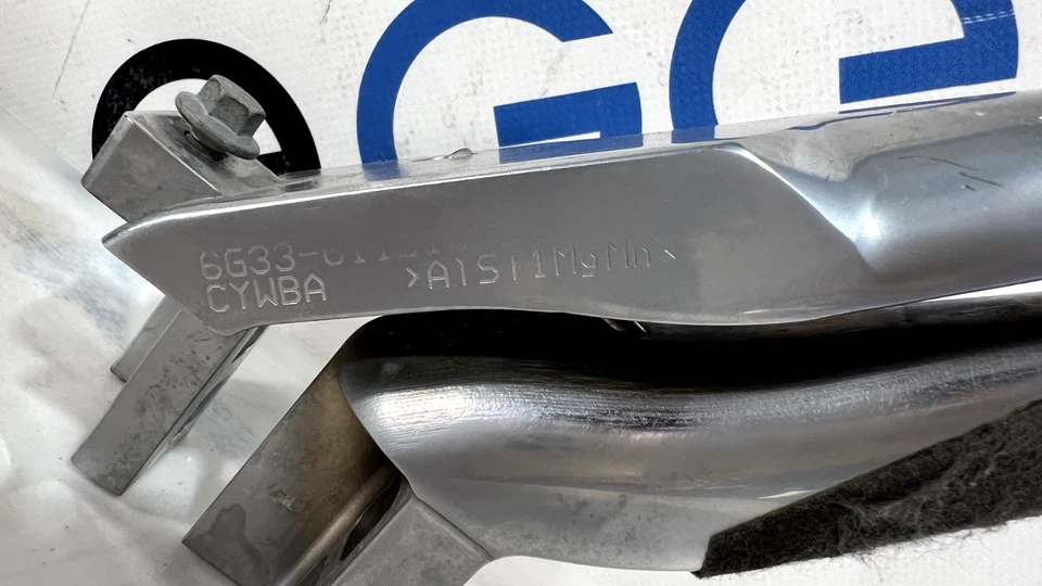 Правая направляющая ремня Aston Martin V8 Vantage для правостороннего ремня 6G33-611B10-B 6G33611B10CA - Изображение 4 из 4