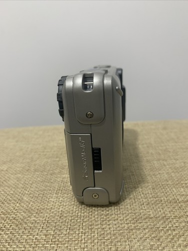 Fujifilm FinePix DX-10 0.8MP Compact Digital Camera Silver Tested - Picture 3 of 11