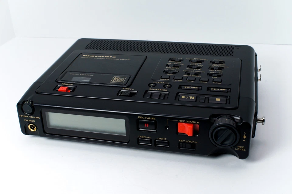 Grabadora de mini disco portátil Marantz PMD650 PMD650U BL Foto 2 de 4